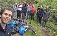 Cardiff Uni students collect 12 bin bags of rubbish from Taff