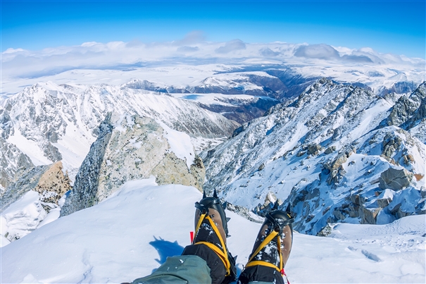 Do I need crampons? Planning your winter walk