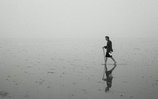 Robert MacFarlane walking the Broomway. Photo: David Quentin