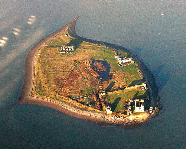 The tiny 'kingdom' of Piel Island. Photo: Simon Ledingham, licensed for reuse under this Creative Commons Licence